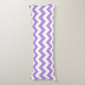 Paarse zigzag, Paarse chevron, geometrisch patroon Lichaamskussen (Voorkant Verticaal)