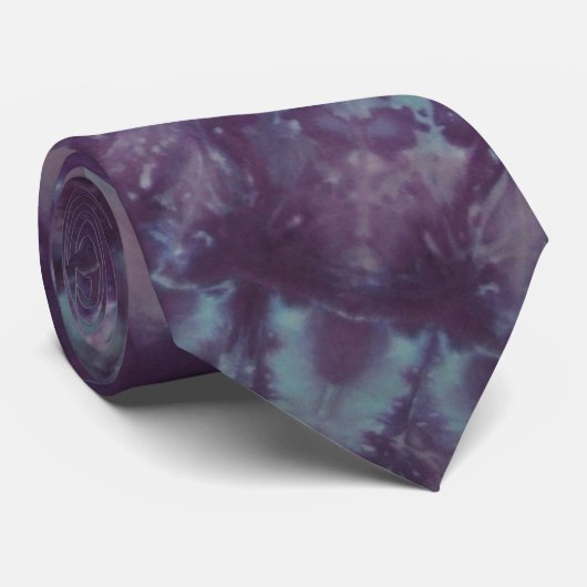 Paarse zijde met blauwe stropdas (Opgerold)