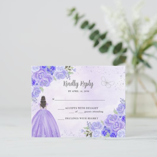 Paarse Zilveren Bloemen Prinses Quinceañera RSVP Briefkaart (Staand voorkant)