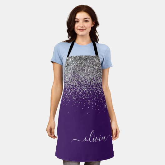 Paarse Zilveren Glitter Meisjesachtige Monogram Na Schort (Gedragen)