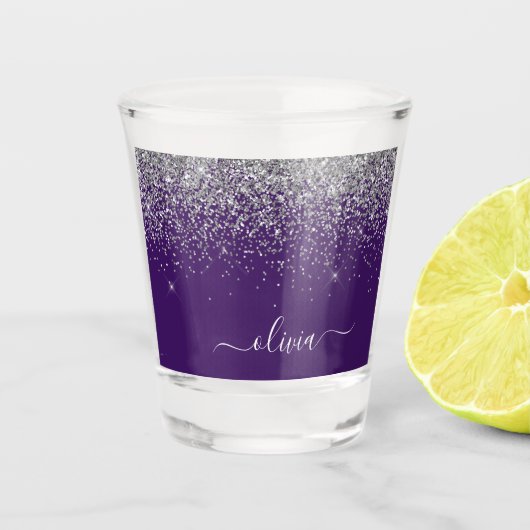Paarse zilveren glitters monogram meisjesachtige g shot glas (Voorkant)