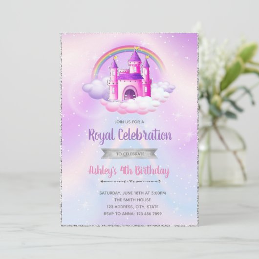 Paarse zilveren thema kasteel verjaardagsuitnodigi kaart (Staand voorkant)