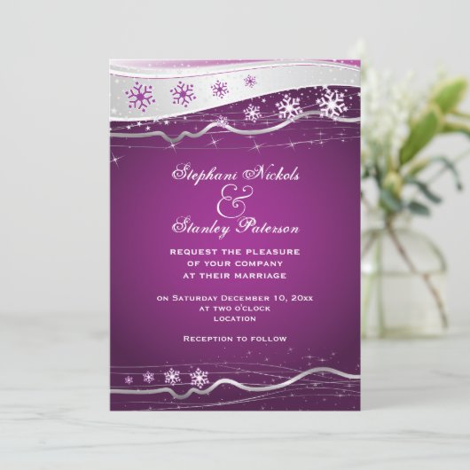Paarse, zilvergrijze sneeuwvlok winterbruiloft kaart (Staand voorkant)