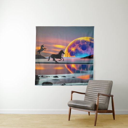 Paarse zon, eenhoorns, volle maan op het strand wandkleed (In situ)