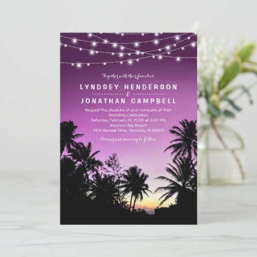 Paarse zonnepalmstralen straten bruiloft kaart (Staand voorkant)