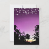 Paarse zonsondergang Palm Tree Beach Lights bruilo RSVP Kaartje (Achterkant)
