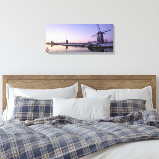 Paarse zonsopgang over de windmolens canvas print (Insitu (Slaapkamer))