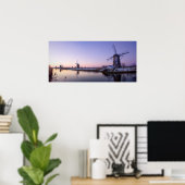 Paarse zonsopgang over het poster van de windmolen (Thuiskantoor)