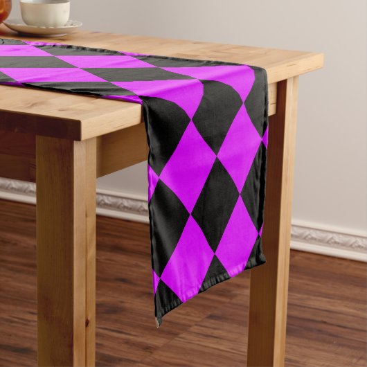 Paarse zwart Checker Diamond Pattern Korte Tafelloper (Voorbeeld)