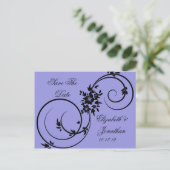 Paarse zwarte bloemenwervelingen Bewaar de datum Aankondigingskaart (Staand voorkant)