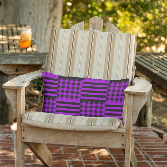 Paarse & Zwarte Buffel Plaid & Stripes | Buitenkussen (Stoel)