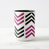 Paarse zwarte Chevron geometrisch patroon Tweekleurige Koffiemok (Center)