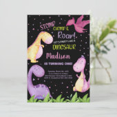 Paarse zwarte dinosaurus verjaardagsuitnodigingen kaart (Staand voorkant)