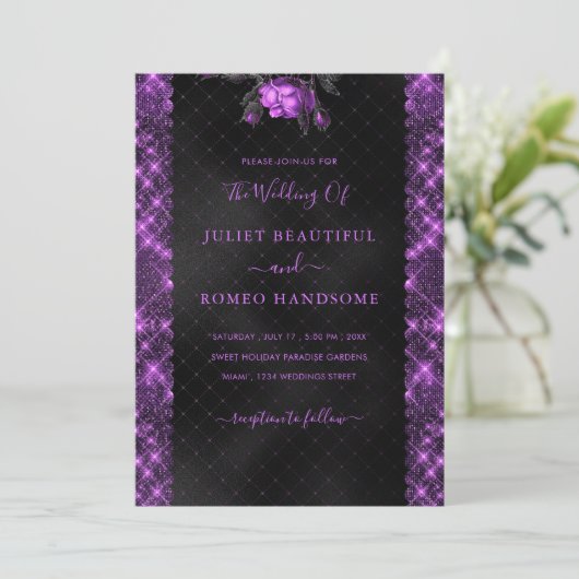 Paarse zwarte glitter Lijst bruiloft uitnodiging (Staand voorkant)