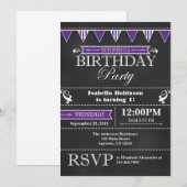 Paarse zwarte schoolbord verjaardagsuitnodiging kaart (Voorkant / Achterkant)