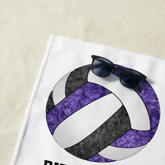 paarse zwarte team kleuren meisjesachtige volleyba strandlaken (In situ)