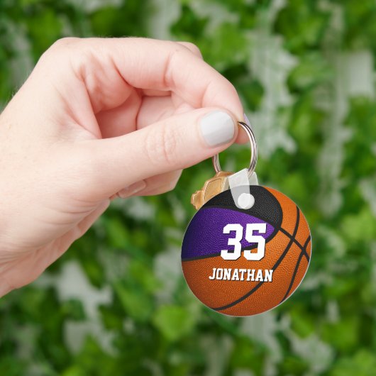 paarse zwarte teamkleuren realistische basketbal sleutelhanger (Hand)