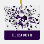 Paarse zwarte voetballen sterren gepersonaliseerd keramisch ornament (Voorkant)