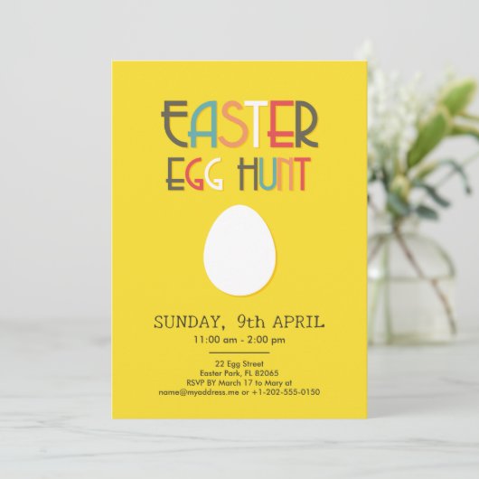 Paas eitjes jagen Geel uitnodigingskaartje met eig Kaart (Staand voorkant)