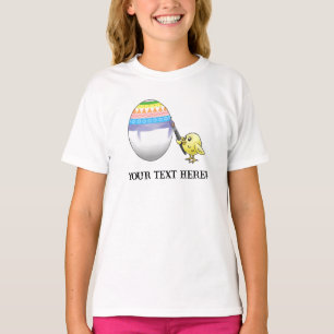 Paas kuiken is het schilderen van een kleurrijk pa t-shirt
