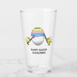 Paas kuikens schilderen de paaseieren glas
