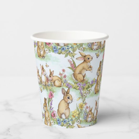 Paasbondskonijnen in een lentestuin papieren bekers (Achterkant)