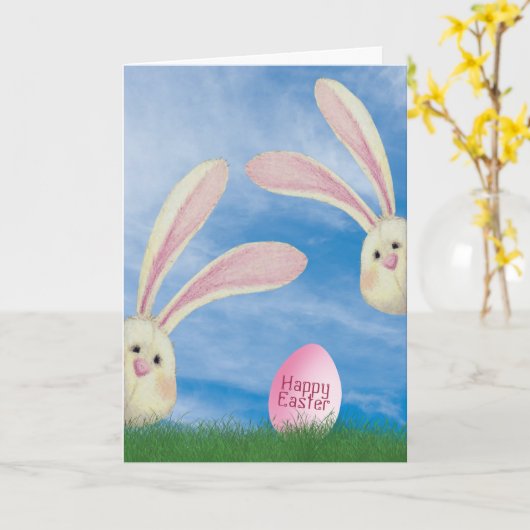 Paasbroodjes met roze ei in gras kaart (Gele Bloem)