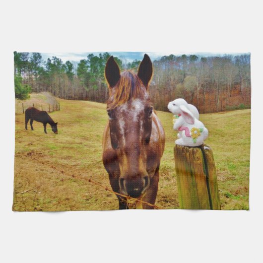 PaasBunny en bruin paard Theedoek (Horizontaal)