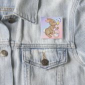 paasbunny en mandje vierkante button 5,1 cm (In situ)
