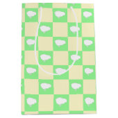 Paaschaakbordpatroon met wit kuikenmotief medium cadeauzakje (Voorkant)