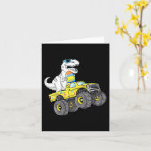 Paasdag T Rex Dino bestuurt een monsterwagen Kaart (Gele Bloem)