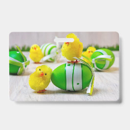 Paasdecoratie - Paasei en kuikens Badge