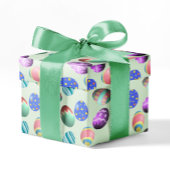 Paaseieren groen licht roze wit kleurig inpakpapier vel