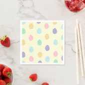 Paaseieren op pastelgele servetten (Insitu)