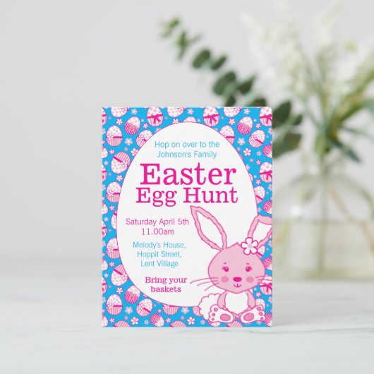 Paaseierjacht roze blauw konijntje uitnodigingen (Staand voorkant)