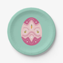 Paasfeest bord roze ei op groene achtergrond