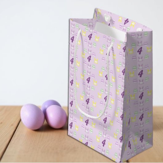 Paasfeest vierde verjaardag met lavendel klein cadeauzakje