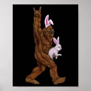 Paashaas Bigfoot Bunny in een bysket is leuk voor  Poster