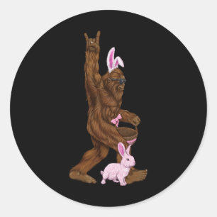 Paashaas Bigfoot Bunny in een bysket is leuk voor Ronde Sticker
