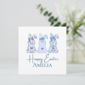 Paashaas Blauw Wit Bloemboog gepersonaliseerd Kaart (Staand voorkant)