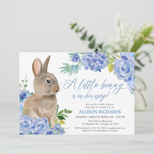 Paashaas blauw wit bloemenjongen baby shower kaart (Staand voorkant)