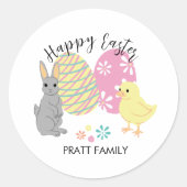 Paashaas en kuiken met versierde eieren ronde sticker (Voorkant)