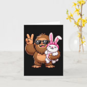 Paashaas Funny Paasdag Sasquatch Kaart (Gele Bloem)