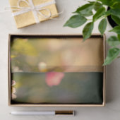 Paashaas helper schildert de paaseieren tissuepapier (Geschenk)