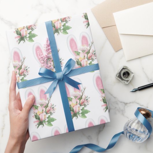 paashaas in bloemen cadeaupapier (Geschenken)