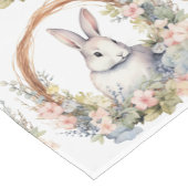 Paashaas in een krans van bloemen korte tafelloper (Hoek)