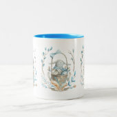 Paashaas in een mand en lentebloemen tweekleurige koffiemok (Center)