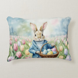 Paashaas in een weide van tulpen accent kussen