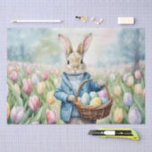 Paashaas in een weide van tulpen tissuepapier (Craft)