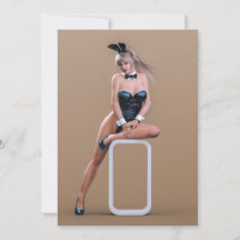 Paashaas meisje zittend op ronde rand kubus